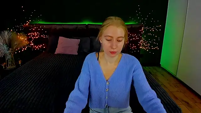 Alina Blonde online show from September 20, 5:39 am