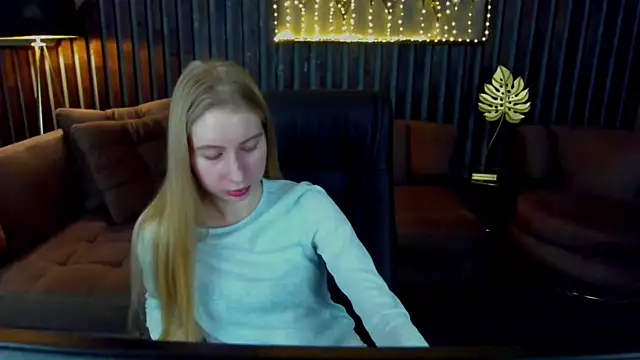 Alina Blonde online show from March 21, 6:40 am