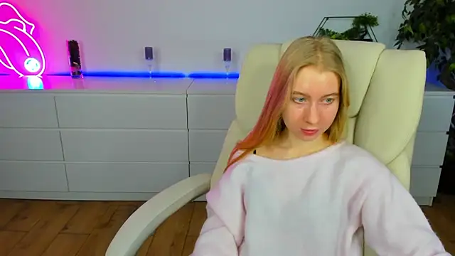 Alina Blonde online show from January 19, 7:04 am