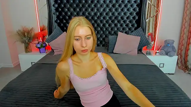 Alina Blonde online show from August 8, 6:43 am