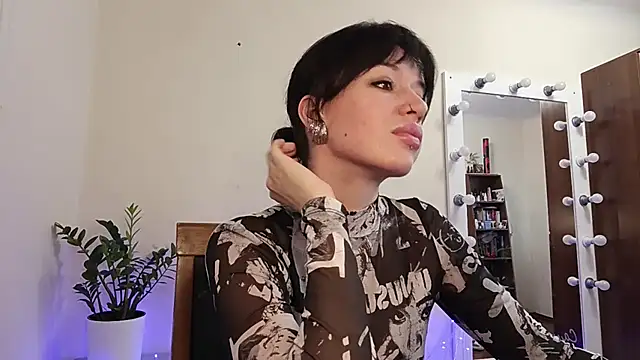 quiet smile online show from October 12, 8:17 am