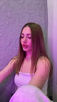 Elizabeth Tay online show from February 22, 7:15 pm