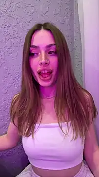 Elizabeth Tay online show from February 21, 7:14 pm