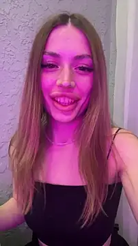 Elizabeth Tay online show from February 6, 5:38 pm