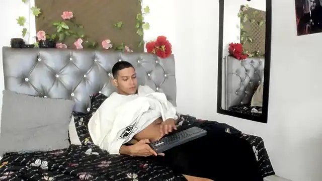 xxKamadevaxx online show from June 8, 1:34 pm