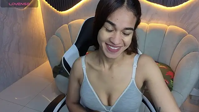 Snapshot of Maia_Tx chatting on October 6, 1:17 pm Maia Tx online show from October 6, 1:17 pm