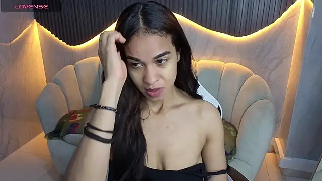 Snapshot of Maia_Tx chatting on October 7, 1:26 pm Maia Tx online show from October 7, 1:26 pm