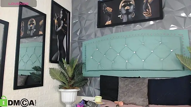 Snapshot of sheyla__ebony chatting on October 6, 7:07 pm sheyla ebony online show from October 6, 7:07 pm