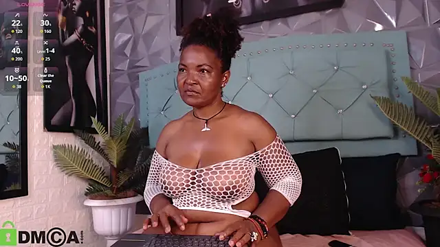 Snapshot of sheyla__ebony chatting on September 23, 10:08 pm sheyla ebony online show from September 23, 10:08 pm