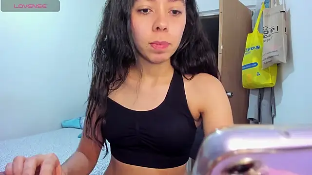 Snapshot of Annie_rosse1017 chatting on October 25, 8:05 pm Annie rosse1017 online show from October 25, 8:05 pm