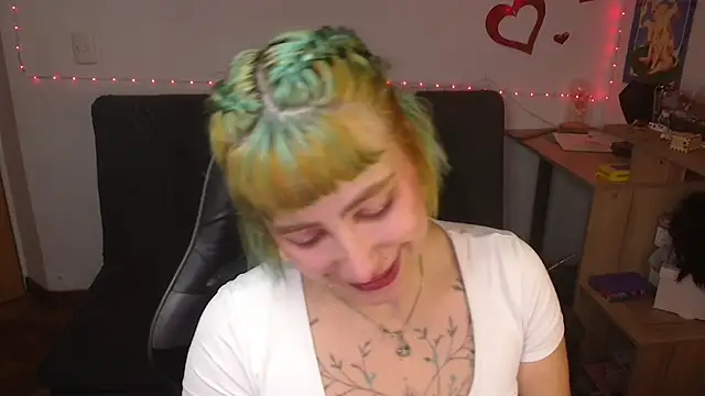 Miacatsito3 online show from July 14, 1:39 am