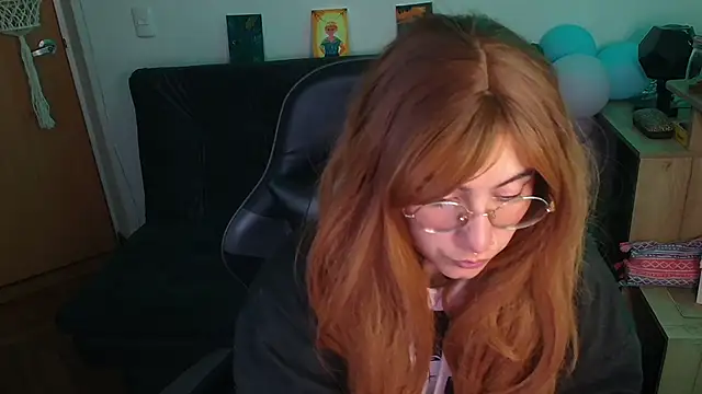 Miacatsito3 online show from December 4, 4:37 am