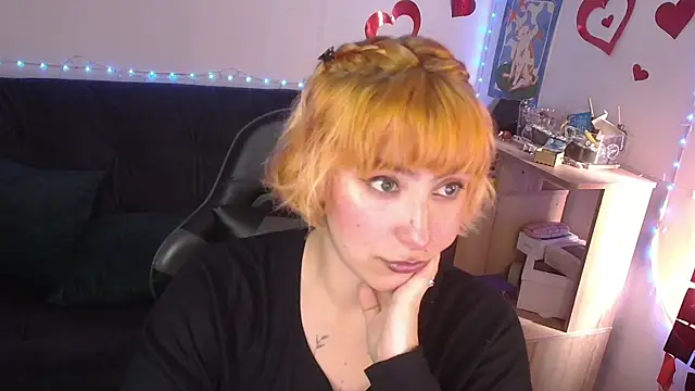 Miacatsito3 online show from June 9, 7:02 pm