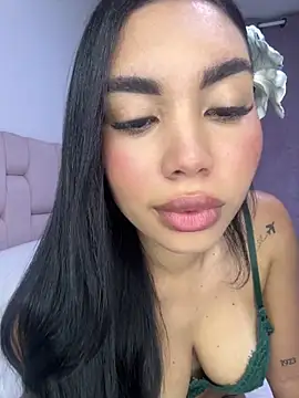 karolaalcendra online show from January 18, 3:47 am