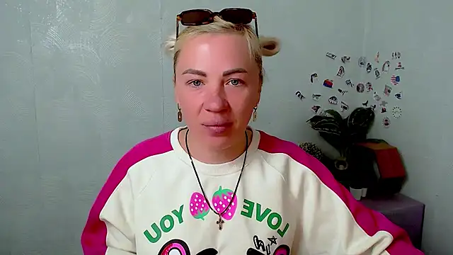 EmmaCat  online show from May 2, 4:27 am