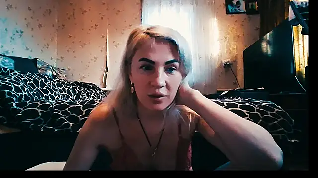 EmmaCat  online show from November 28, 12:30 pm