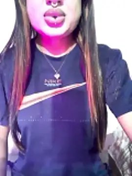 Cutie-Whiskey1 online show from December 17, 7:40 pm