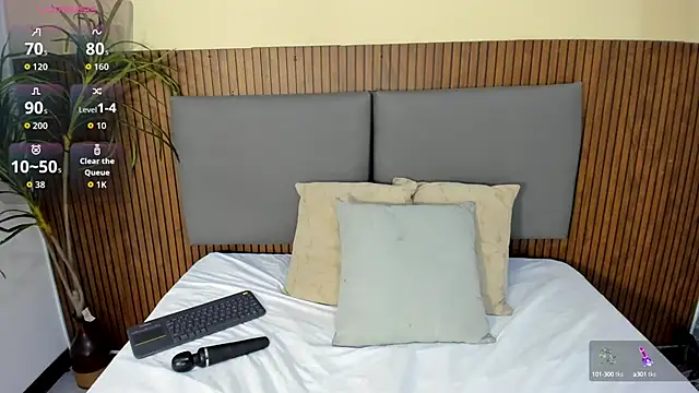 Snapshot of EmillyHarper_ chatting on October 6, 3:45 am EmillyHarper online show from October 6, 3:45 am