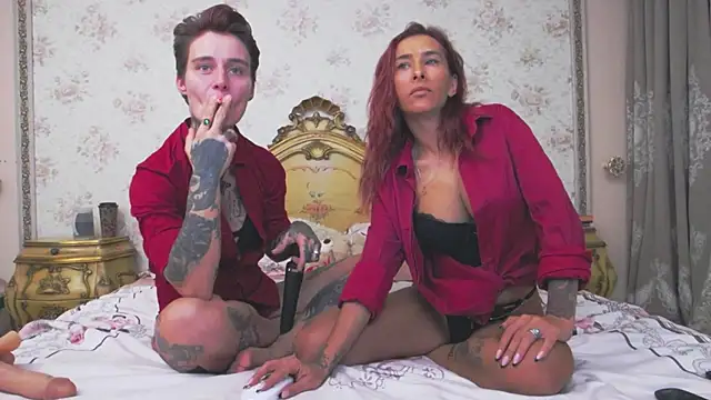 Snapshot of UnholyAngels chatting on October 17, 10:35 pm UnholyAngels online show from October 17, 10:35 pm