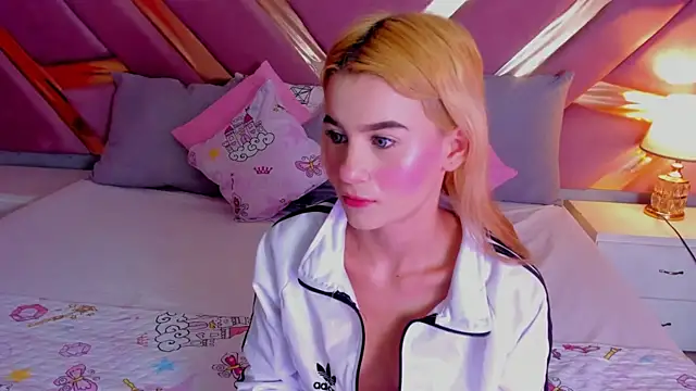 ChloeLaurentt online show from January 13, 1:15 pm