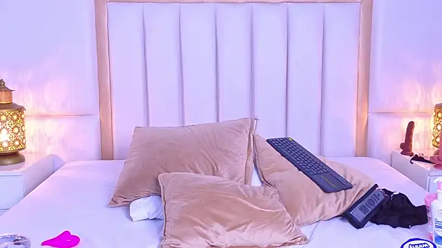 LaylaaDoll online show from July 31, 9:05 pm