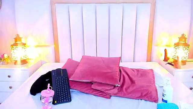LaylaaDoll online show from June 11, 12:32 am
