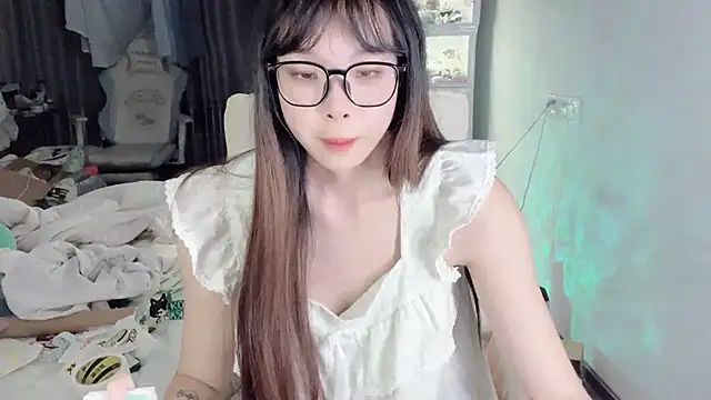 Akong11 online show from July 6, 3:03 pm