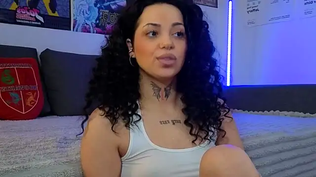 KiraQuinn1 online show from March 22, 4:13 pm