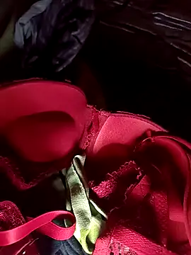 Snapshot of Romantic_couple89 chatting on September 16, 5:43 pm Romantic couple89 online show from September 16, 5:43 pm