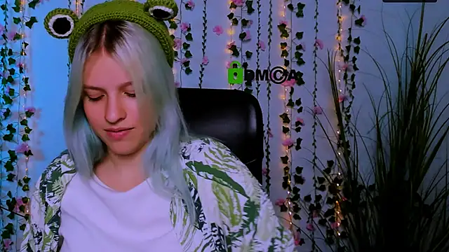 Snapshot of kaela_spell_ chatting on October 2, 1:27 pm kaela spell online show from October 2, 1:27 pm