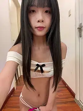 qiqi x online show from April 30, 1:27 pm