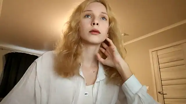 Snapshot of Fafa_Fluff chatting on September 30, 2:12 pm Fafa Fluff online show from September 30, 2:12 pm