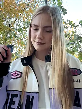 MilaMoone online show from October 20, 1:47 pm