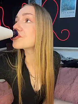 MilaMoone online show from February 21, 11:33 am