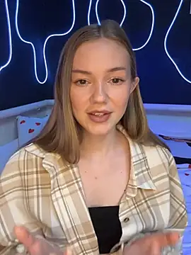 MilaMoone online show from January 11, 11:15 am