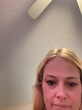 Snapshot of tattoobarbiexox chatting on September 22, 2:48 pm tattoobarbiexox online show from September 22, 2:48 pm