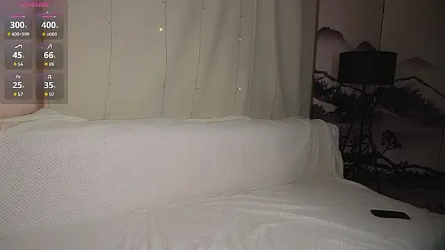 VikkyJane online show from March 16, 4:00 pm