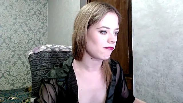 Kate  Loves online show from November 7, 7:30 pm