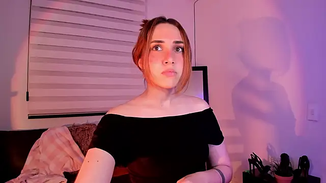 SarahCastillo  online show from October 19, 7:10 am