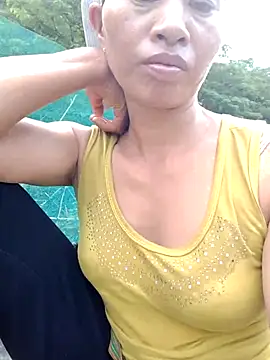 donna-bae online show from April 28, 10:41 am