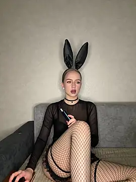 MissOyee online show from March 11, 7:38 pm