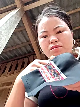 Snapshot of emly-xinh18 chatting on September 26, 2:09 am emly-xinh18 online show from September 26, 2:09 am
