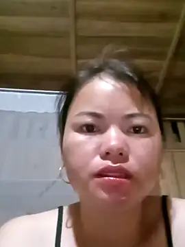 Snapshot of emly-xinh18 chatting on October 5, 12:10 pm emly-xinh18 online show from October 5, 12:10 pm