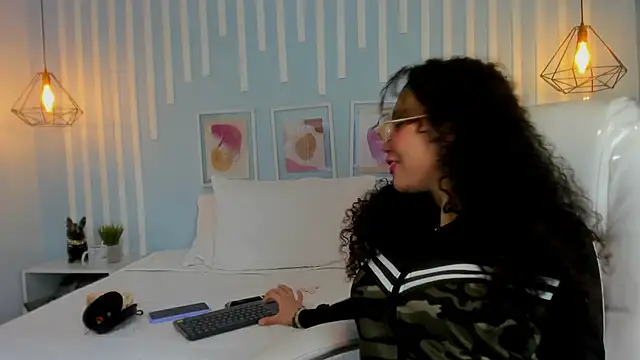 Snapshot of SweetStarr_ chatting on October 2, 1:16 pm SweetStarr online show from October 2, 1:16 pm