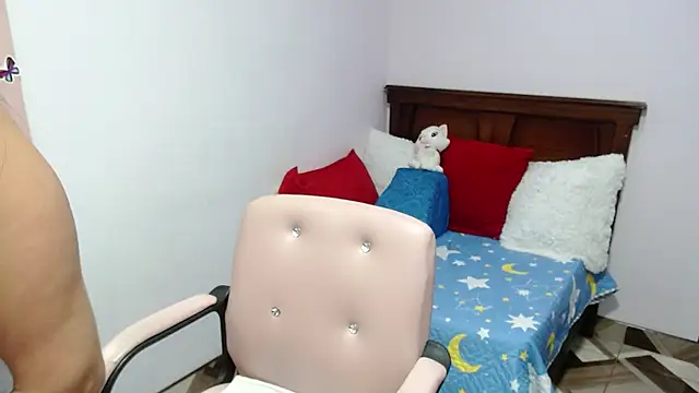 camilavargas  online show from July 3, 8:48 pm