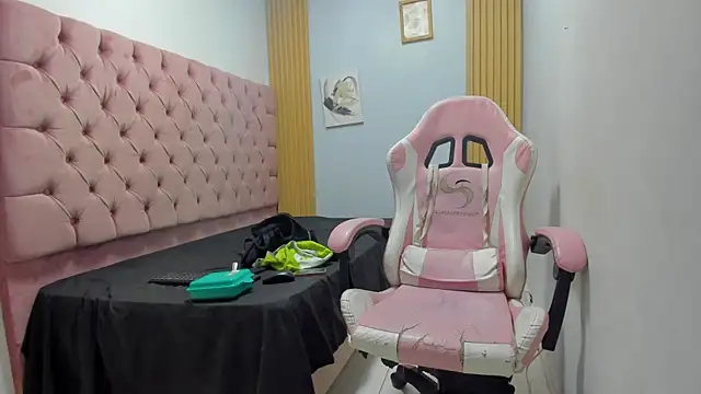 Naomis 35 online show from December 2, 7:49 pm