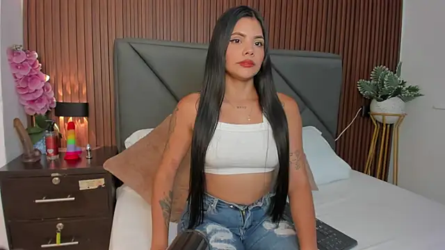molly lovee  online show from June 23, 8:40 pm