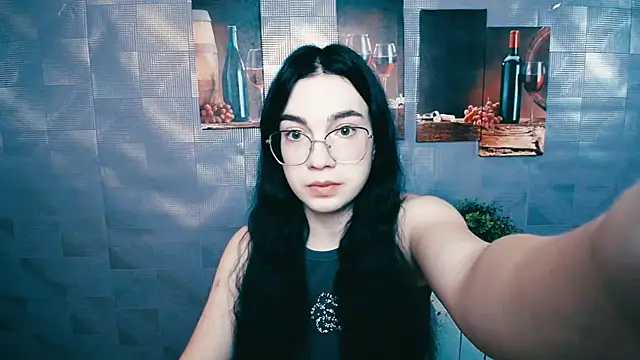 Snapshot of MiraBabe_ chatting on September 22, 8:13 am MiraBabe online show from September 22, 8:13 am