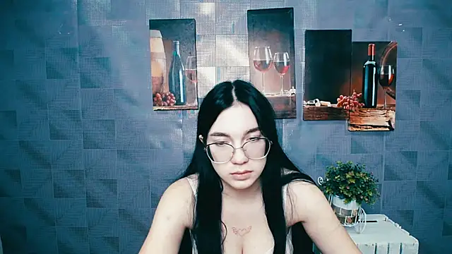 Snapshot of MiraBabe_ chatting on September 29, 6:40 am MiraBabe online show from September 29, 6:40 am