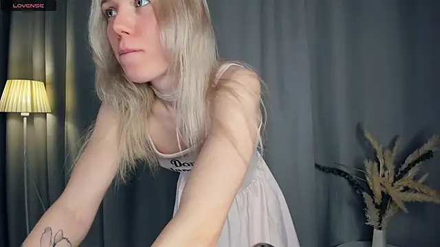 DianeHonnette online show from January 10, 8:02 pm